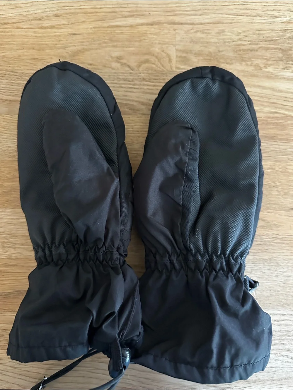 Dakine Black Quilted Winter Mittens
